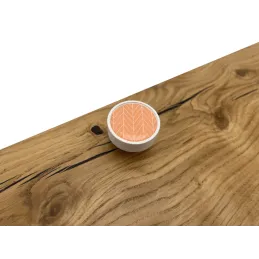 Leseni gumb ARSIA / bel – motiv oranžne jelke