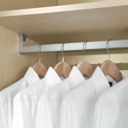 Komplet 2 ovalnih obešalnih palic z nosilci in tesnilom / aluminij