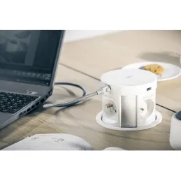 Izvlečna vtičnica z brezžičnim polnjenjem 4 × 230 V + 2 × USB-polnjenje A/C + RJ45 / bela