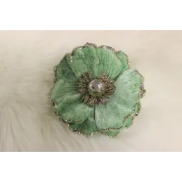 Okrasni cvet na ščipalki MAGNOLIA 140 mm / Zelen žamet