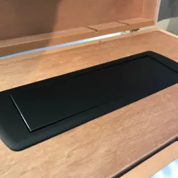 Izskočna električna vtičnica CIZO 2x230 + 2xUSB – FRENCH / črna
