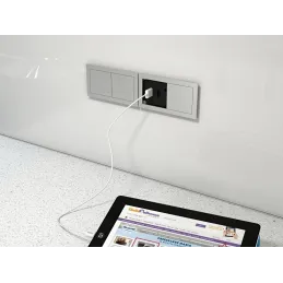Električna vtičnica VersaHit Mono 1 x 230 V SCHUKO / nerjavno jeklo