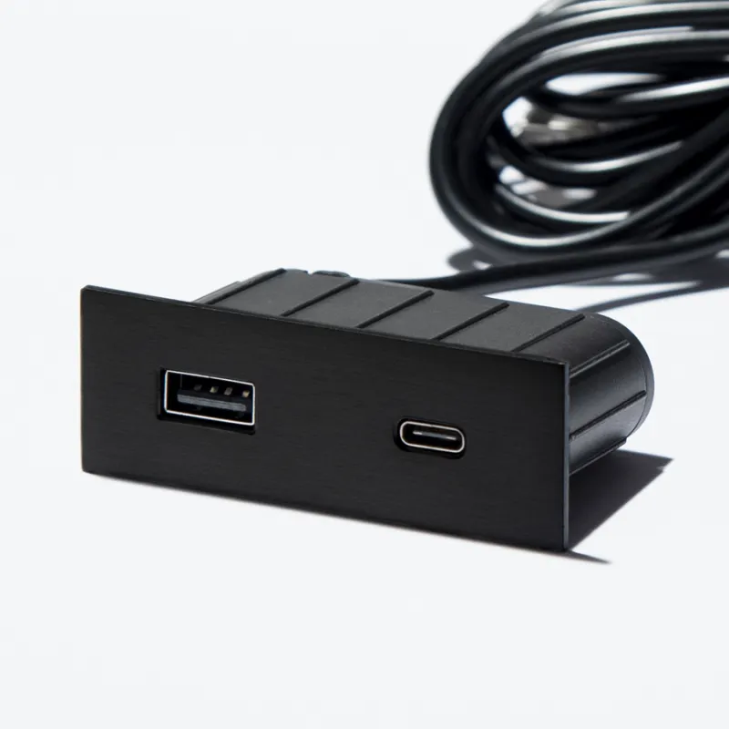 Električna vtičnica USB-polnilnik Square A+C / mat črna