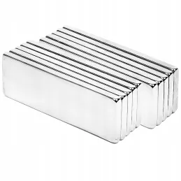 Komplet 10 visokoobremenitvenih stenskih magnetov QUADRA / Krom