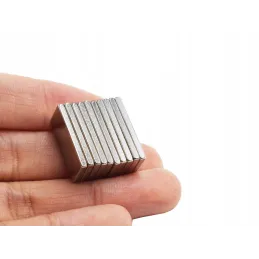 Komplet 10 visokoobremenitvenih stenskih magnetov QUADRA / Krom