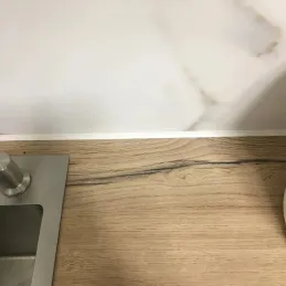 Tesnilo za delovni pult 4,2 m / Bela