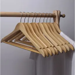 Komplet 10 lesenih obešalnikov z letvico / Naravni les