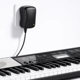 Univerzalni napajalnik s 6 priključki 3–12 V + USB / Črn