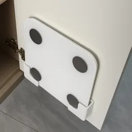 Par plastičnih nosilcev za tehtnico ali rezalno desko / Bela