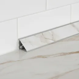 Tesnilna letev KRONOSPAN Calacatta Ambrosio / K699 PN