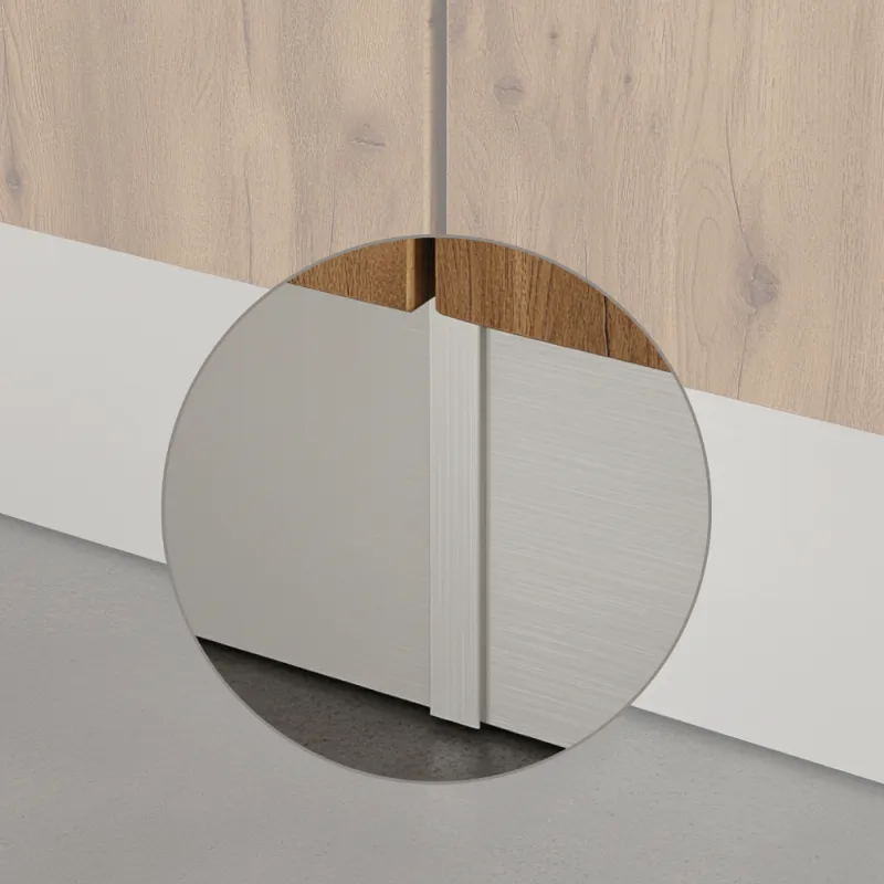 Linearni spoj za plastični kuhinjski podnožni profil / brušen aluminij