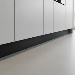 Plastična kuhinjska podnožna letev PAX / Mat črna RAL 9005