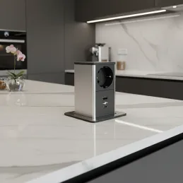 Izvlečna vtičnica SQUARE UP SCHUKO 1x230V + USB A-C / nerjavno jeklo