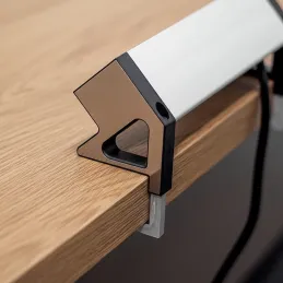 Namizna vgradna vtičnica DESK 3x230 V + 2xUSB polnjenje / nerjavno jeklo