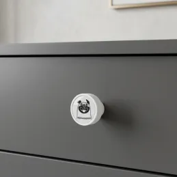 Leseni gumb ARSIA / Bela – motiv buldoga