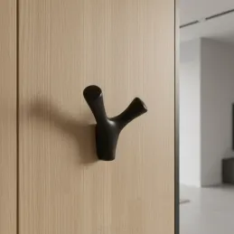 Obešalnik YPSILON / Mat črna