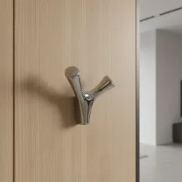 Obešalnik YPSILON / Sijajni krom