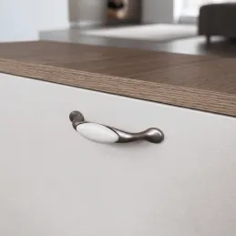 Ročaj GAUDIA / Starinsko srebrna + vaniljev porcelan