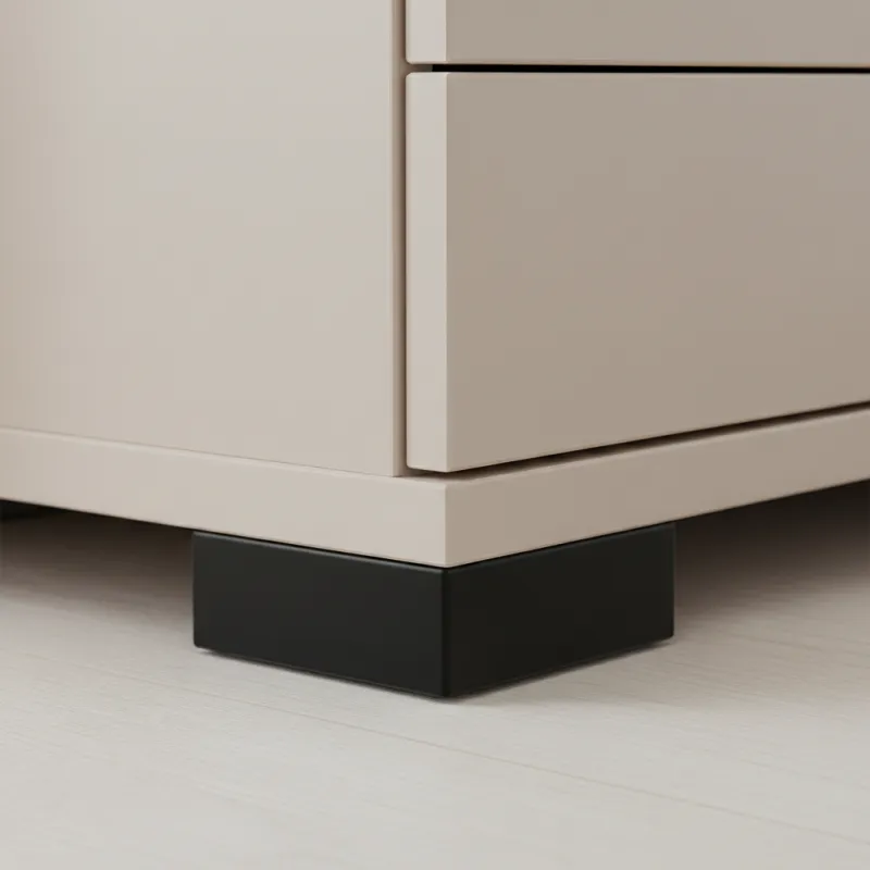 Plastična nogica 20 mm 60x60 / Mat črna