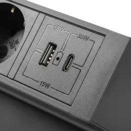 Namizna vgradna vtičnica DESK 3x230V + 2xUSB polnjenje / Mat črna