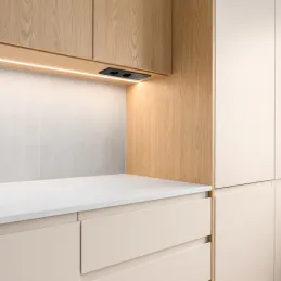 Električni razdelilnik EUROBOX 2x230V + 1xUSB C+A SCHUKO / Črna matirana