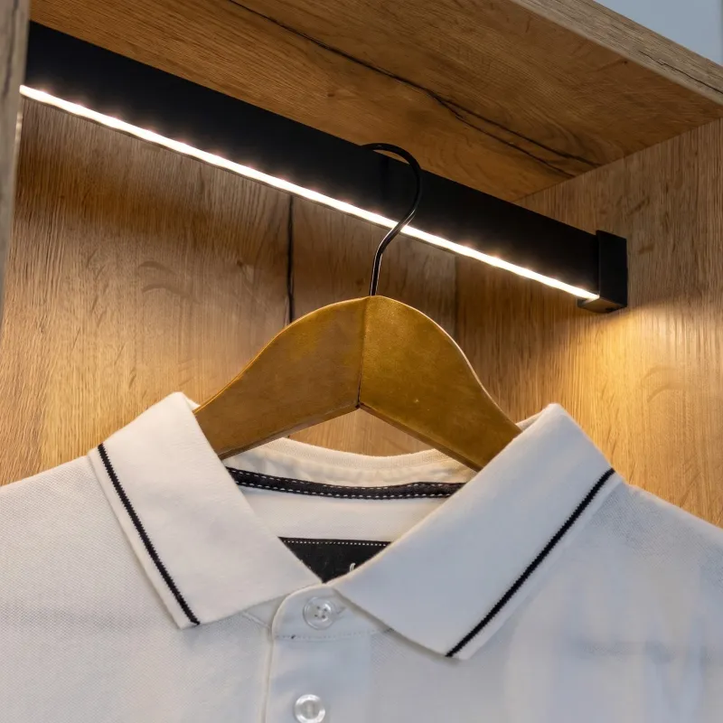 Obešalna palica SLIM za LED-trak s pokrovčkom / Črna