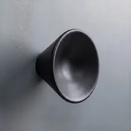 Leseni gumb APOLO / mat črna