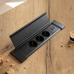 Notranji vtični razdelilnik SLIM BOX SCHUKO 3 × 230 V + USB / mat črna