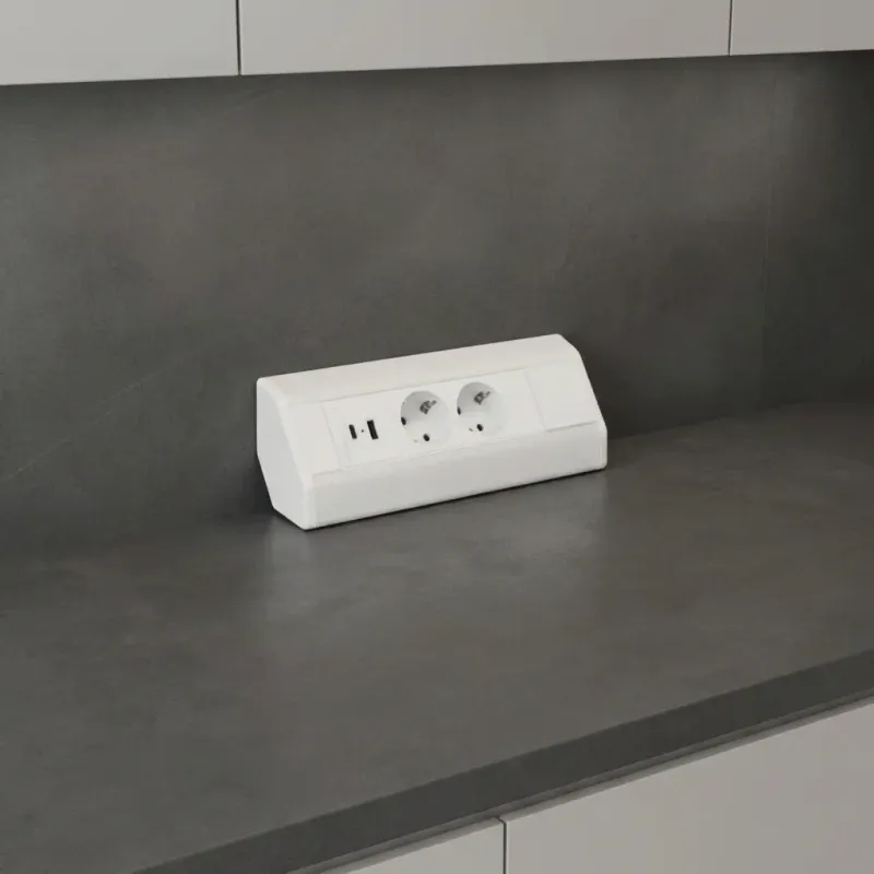 Notranji vtični razdelilnik CORNER SCHUKO 2x 230V + USB A-C / mat bela