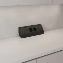 Notranji vgradni razdelilnik CORNER SCHUKO 2x 230V + USB A-C / mat črna