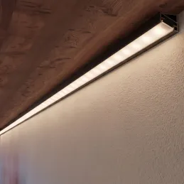 Kotni aluminijasti profil ZARIA za LED-osvetlitev z mlečnim pokrovom / Mat črna