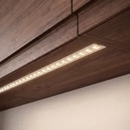 Vgradni aluminijasti profil ZARIA za LED-osvetlitev s prozornim pokrovom / mat bela