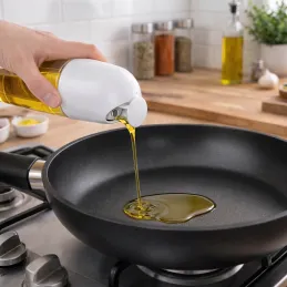 Steklenička za oljčno olje ali kis s samodejnim odpiranjem 510 ml / Bela
