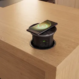 Avtomatska izvlečna vtičnica AMBIENTE SCHUKO 3x230V + USB A-C z osvetlitvijo in polnjenjem / Črno steklo