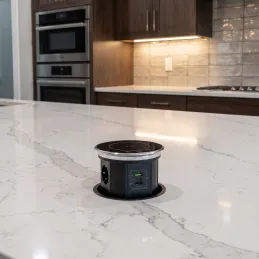 Avtomatska izvlečna vtičnica AMBIENTE SCHUKO 3x230V + USB A-C z osvetlitvijo in polnjenjem / Črno steklo